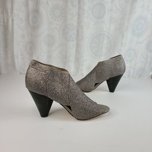 Seychelles Whodunit pewter glittery pumps 8.5 EUC